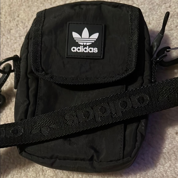 Adidas small bag - Picture 1 of 3